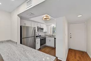 2522 Clubhouse Dr, Sarasota, FL 34232 - Photo 7