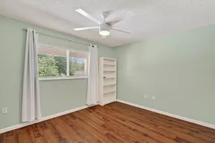 2522 Clubhouse Dr, Sarasota, FL 34232 - Photo 19
