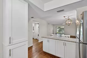 2522 Clubhouse Dr, Sarasota, FL 34232 - Photo 5