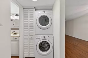 2522 Clubhouse Dr, Sarasota, FL 34232 - Photo 27