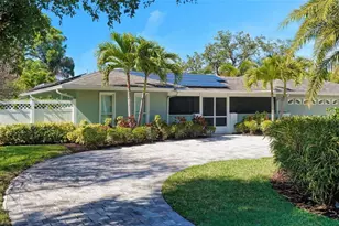 121 Holly Ave, Sarasota, FL 34243 - Photo 1