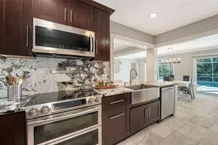 121 Holly Ave, Sarasota, FL 34243 - Photo 17