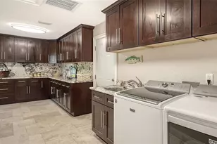 121 Holly Ave, Sarasota, FL 34243 - Photo 21