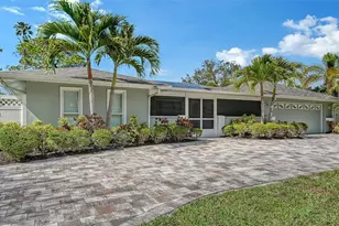 121 Holly Ave, Sarasota, FL 34243 - Photo 7