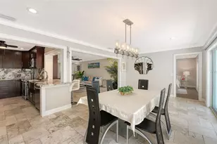 121 Holly Ave, Sarasota, FL 34243 - Photo 17