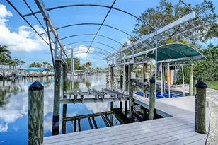 121 Holly Ave, Sarasota, FL 34243 - Photo 3