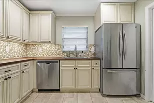 1467 Georgetowne Dr, Sarasota, FL 34232 - Photo 13