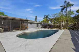 1467 Georgetowne Dr, Sarasota, FL 34232 - Photo 33