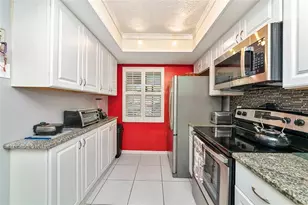 2657 Woodgate Ln, Sarasota, FL 34231 - Photo 5