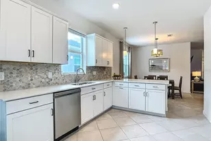 11375 Burgundy Dr, Venice, FL 34293 - Photo 9