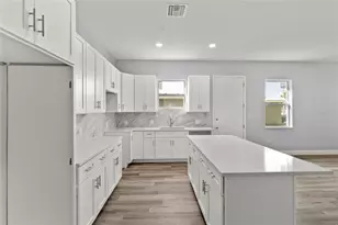 3707 20th St E, Bradenton, FL 34208 - Photo 3