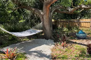 2504 S Milmar Dr, Sarasota, FL 34237 - Photo 31