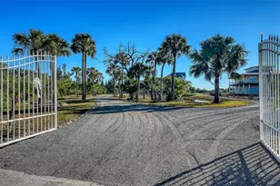 925 Bayshore Dr, Terra Ceia, FL 34250 - Photo 3