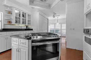 1714 South Dr, Sarasota, FL 34239 - Photo 25