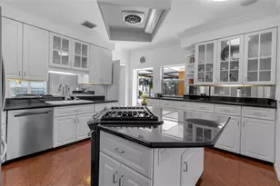 1714 South Dr, Sarasota, FL 34239 - Photo 23