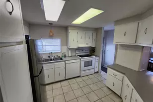 808 53rd Ave E, Bradenton, FL 34203 - Photo 5