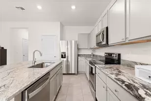 17522 Crescent Moon Loop, Bradenton, FL 34211 - Photo 5