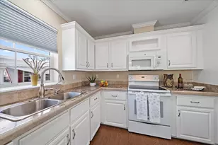 40 Shady Ln, Palmetto, FL 34221 - Photo 5