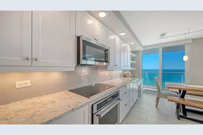 2425 Gulf Of Mexico Drive #14E, Longboat Key, FL 34228 - Photo 9