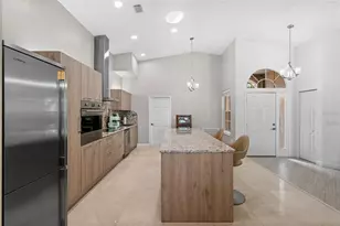 4334 Marcott Cir, Sarasota, FL 34233 - Photo 9