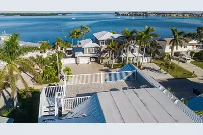 2210 Avenue A, Bradenton Beach, FL 34217 - Photo 5