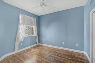 5453 Ashton Manor Dr, Sarasota, FL 34233 - Photo 9