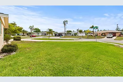 6836 Roxbury Drive, Sarasota, FL 34231 - Photo 15