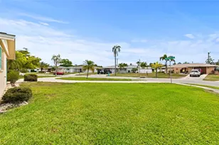 6836 Roxbury Dr, Sarasota, FL 34231 - Photo 15