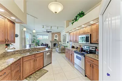 4107 72nd Avenue E, Sarasota, FL 34243 - Photo 5