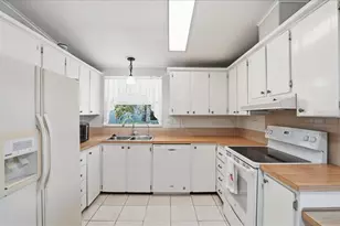 8514 Monarch Pl, Palmetto, FL 34221 - Photo 17