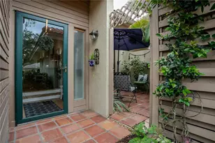 1732 Kestral Park Way S, Sarasota, FL 34231 - Photo 3