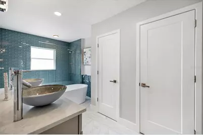 2513 Mineola Way, Sarasota, FL 34239 - Photo 23