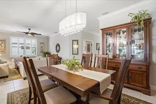 8205 Stirling Falls Cir, Sarasota, FL 34243 - Photo 9