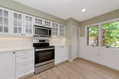 4518 S Ascot Circle, Sarasota, FL 34235 - Photo 9