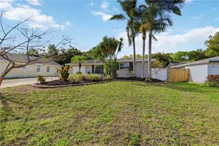 2546 Parma St, Sarasota, FL 34231 - Photo 3