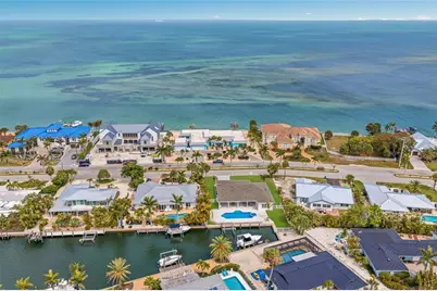 680 Key Royale Drive, Holmes Beach, FL 34217 - Photo 3