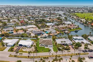 680 Key Royale Dr, Holmes Beach, FL 34217 - Photo 49