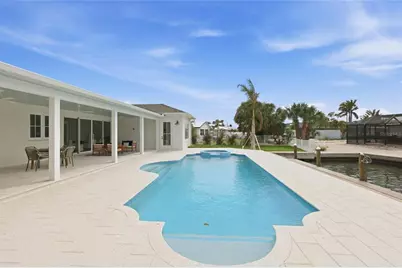 680 Key Royale Drive, Holmes Beach, FL 34217 - Photo 37