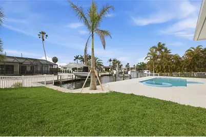 680 Key Royale Drive, Holmes Beach, FL 34217 - Photo 39