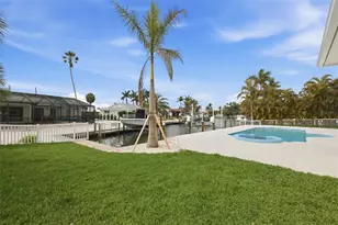 680 Key Royale Dr, Holmes Beach, FL 34217 - Photo 39