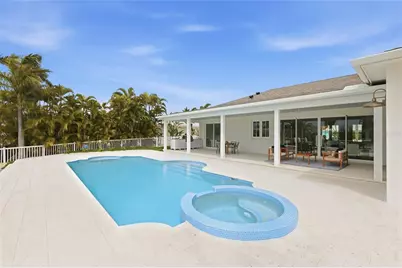 680 Key Royale Drive, Holmes Beach, FL 34217 - Photo 35