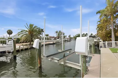 680 Key Royale Drive, Holmes Beach, FL 34217 - Photo 45