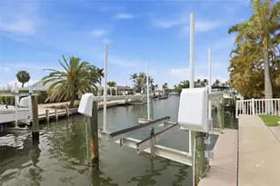 680 Key Royale Dr, Holmes Beach, FL 34217 - Photo 45