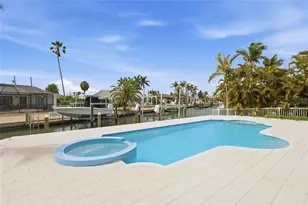 680 Key Royale Dr, Holmes Beach, FL 34217 - Photo 33