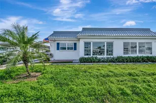 9819 Hernando Ct, Bradenton, FL 34210 - Photo 5