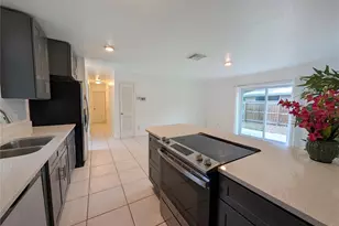 1119 40th St, Sarasota, FL 34234 - Photo 5