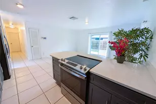 1119 40th St, Sarasota, FL 34234 - Photo 3