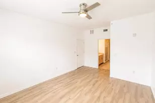 1064 N Tamiami Trl, Sarasota, FL 34236 - Photo 13