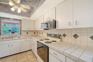 2839 Riviera Dr, Sarasota, FL 34232 - Photo 11