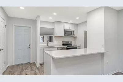 3310 Ramblewood Place, Sarasota, FL 34237 - Photo 5